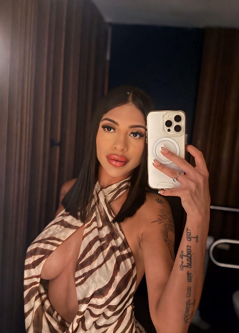 Escort - NADIA - Ibiza Tops